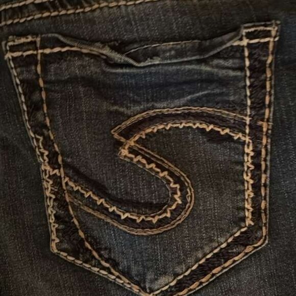 Silver Jeans Co. W34 L11 Mid-Rise Denim Bermuda Shorts - Picture 3 of 5